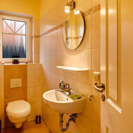 Haus Mit Seeblick Lägenhet